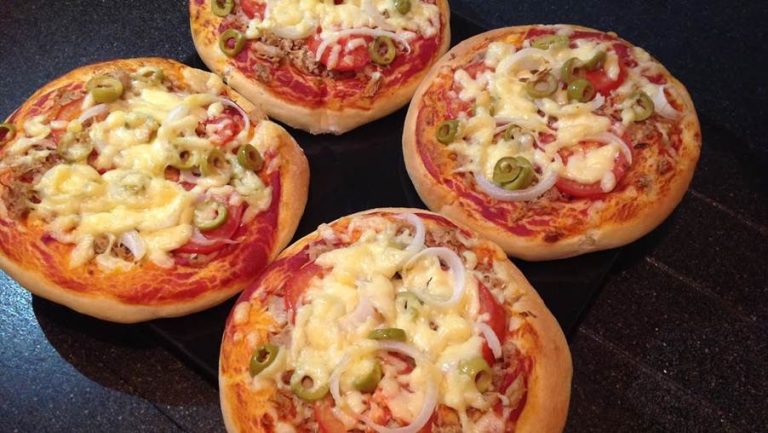 Buat Sendiri Pizza Mini, Ternyata Mudah!!
